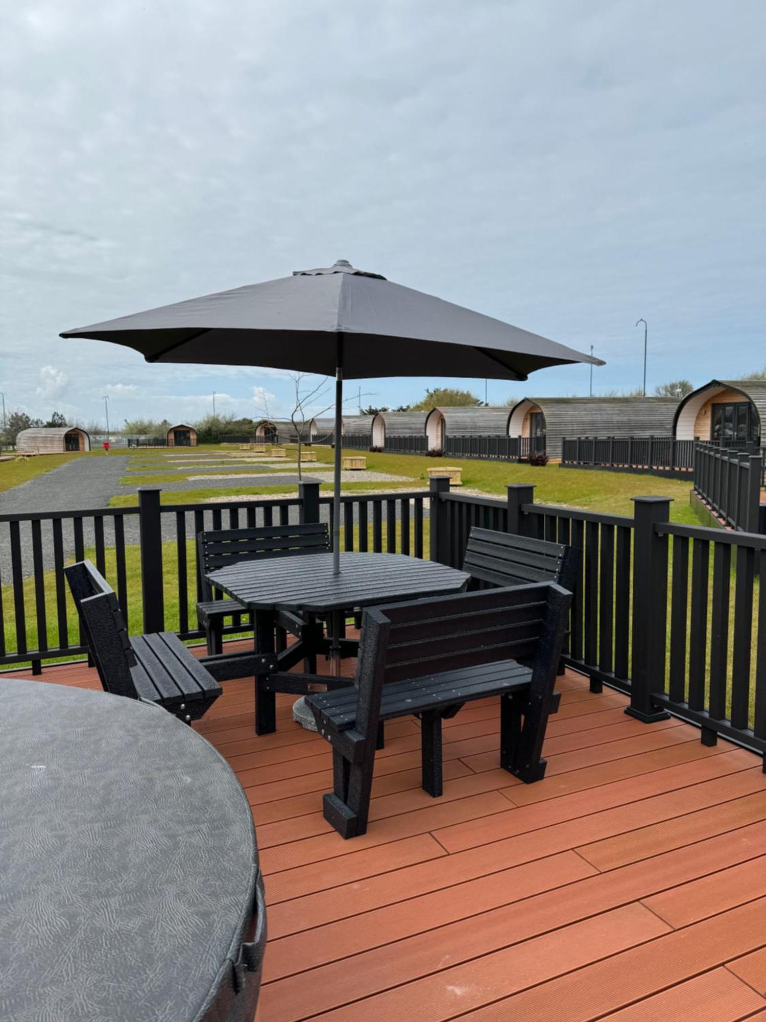 Ffrith Beach Glamping With Hot Tub Hotel Prestatyn Bagian luar foto