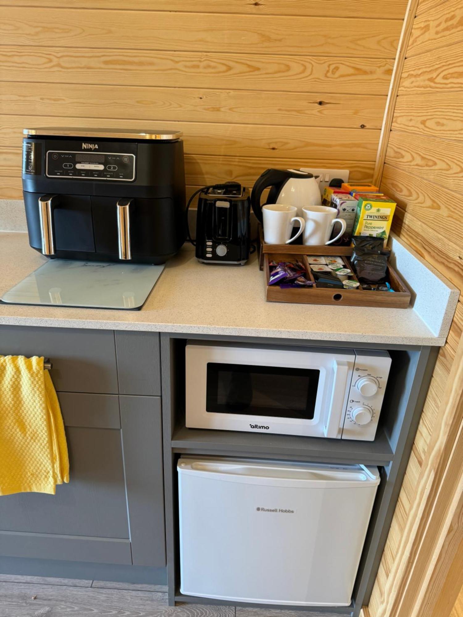 Ffrith Beach Glamping With Hot Tub Hotel Prestatyn Bagian luar foto