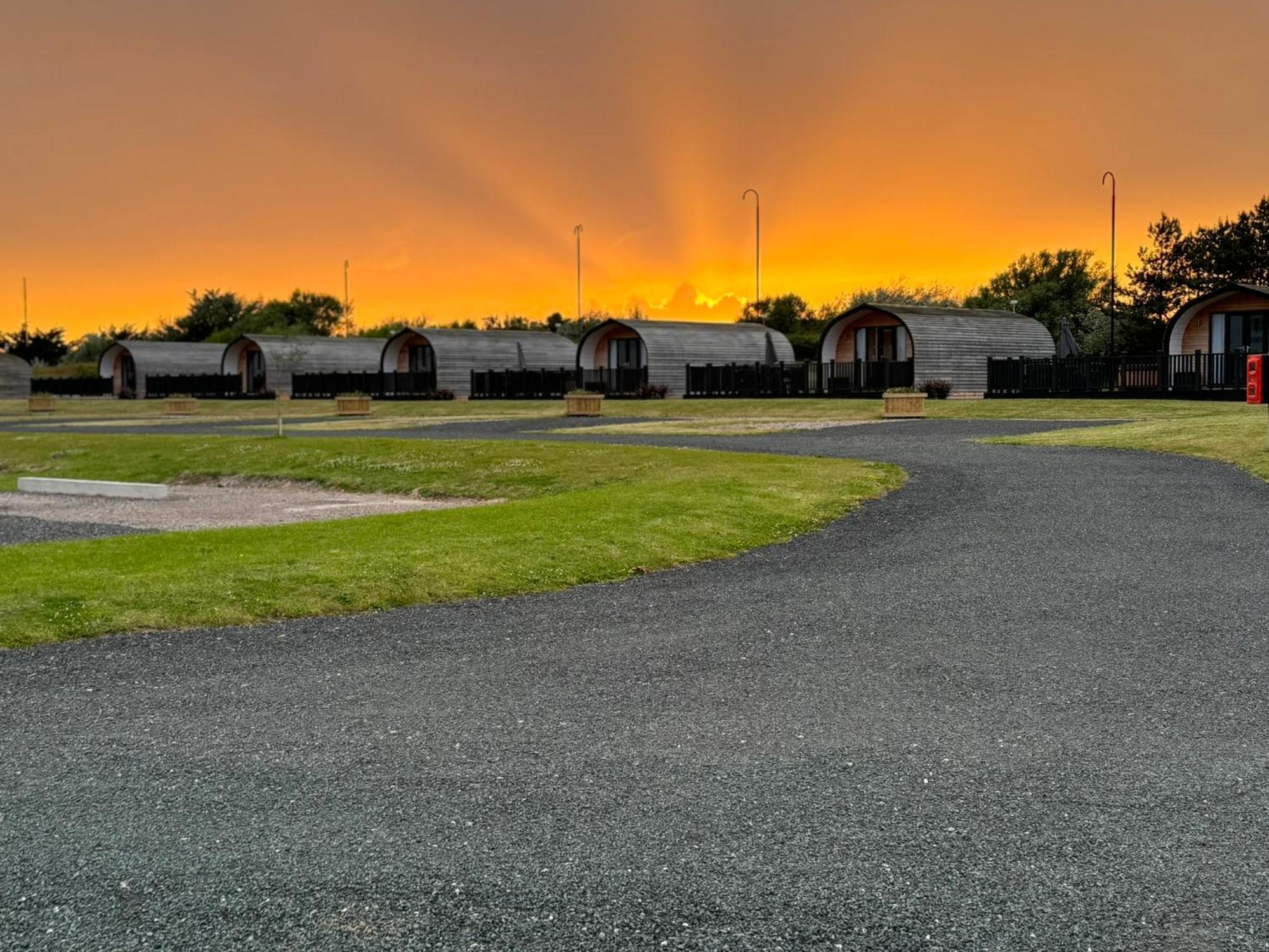 Ffrith Beach Glamping With Hot Tub Hotel Prestatyn Bagian luar foto