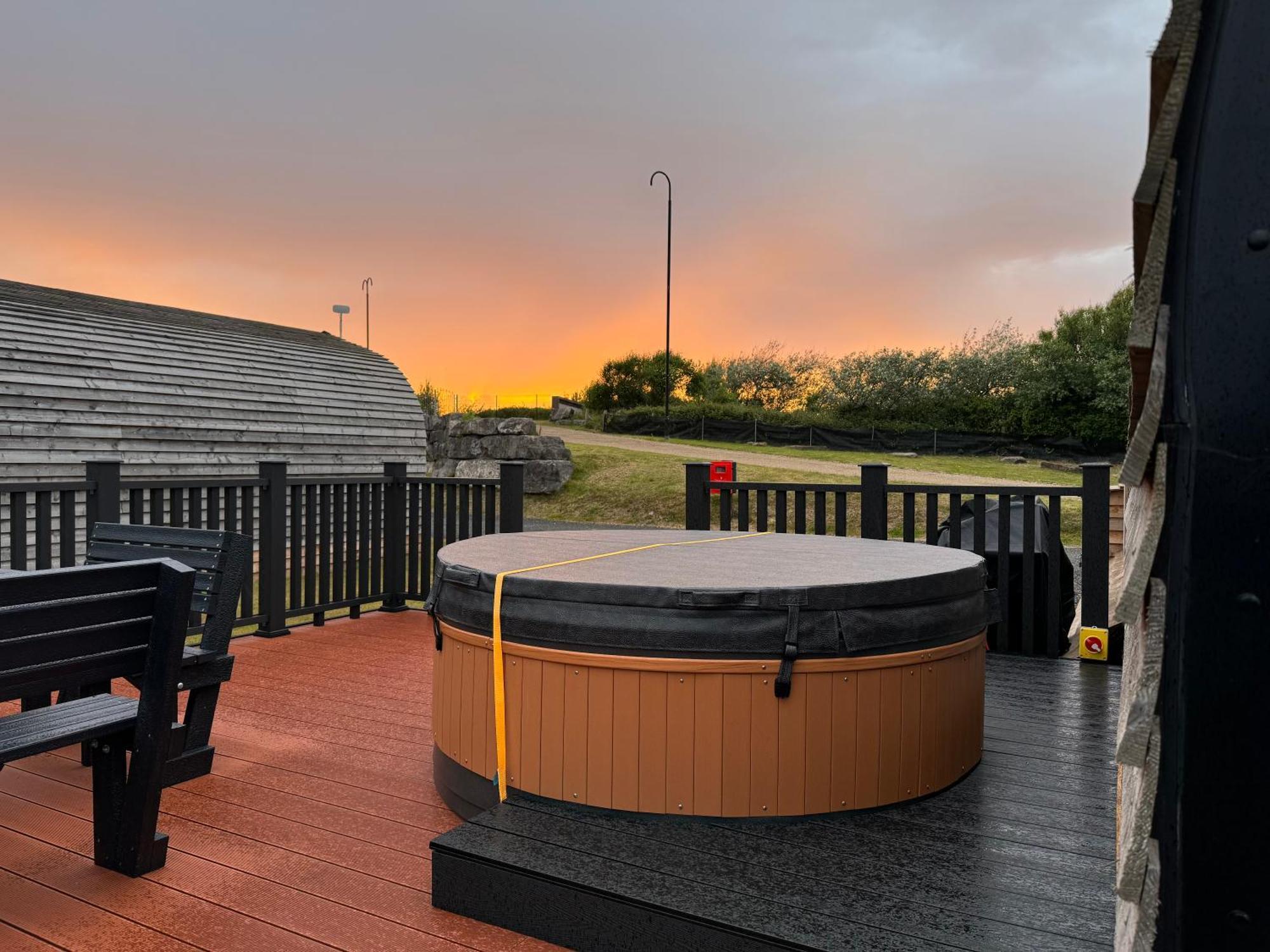 Ffrith Beach Glamping With Hot Tub Hotel Prestatyn Bagian luar foto